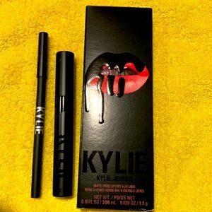 💄Kylie Friday Matte Lip Kit New with Box